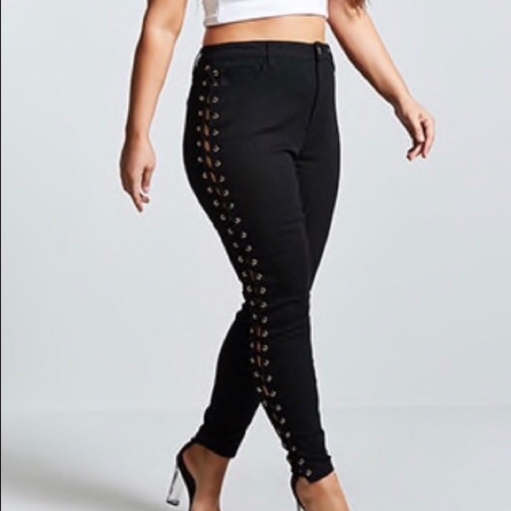 PLUS LACE-UP SKINNY JEANS